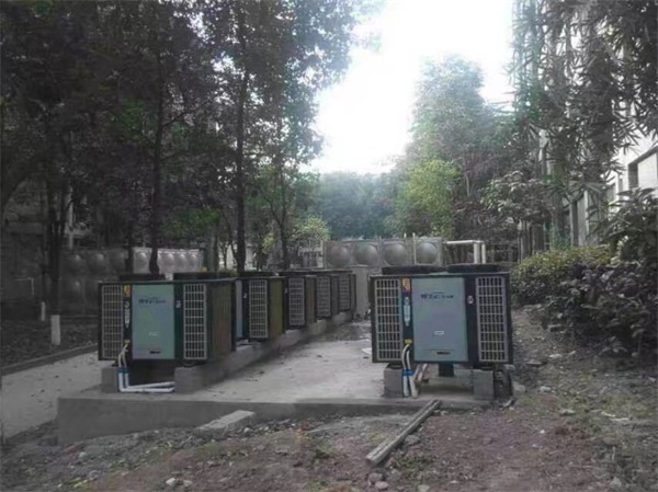 嚴(yán)寒地區(qū)的學(xué)校采用空氣能熱泵熱水方案