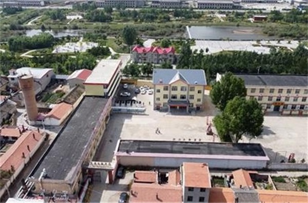 學校采用空氣能熱泵供暖，打造良好的學習環境！