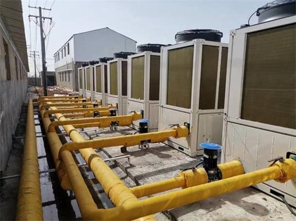 讓養(yǎng)豬場溫暖更省心，選擇空氣能采暖方案！